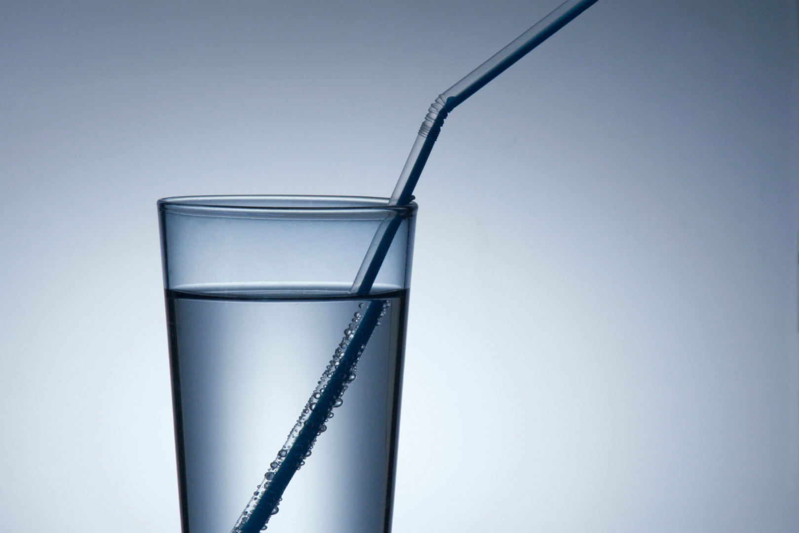 https://modernsciences.org/wp-content/uploads/2023/09/Why-Your-Straw-Looks-Odd-In-a-Glass-of-Water.png